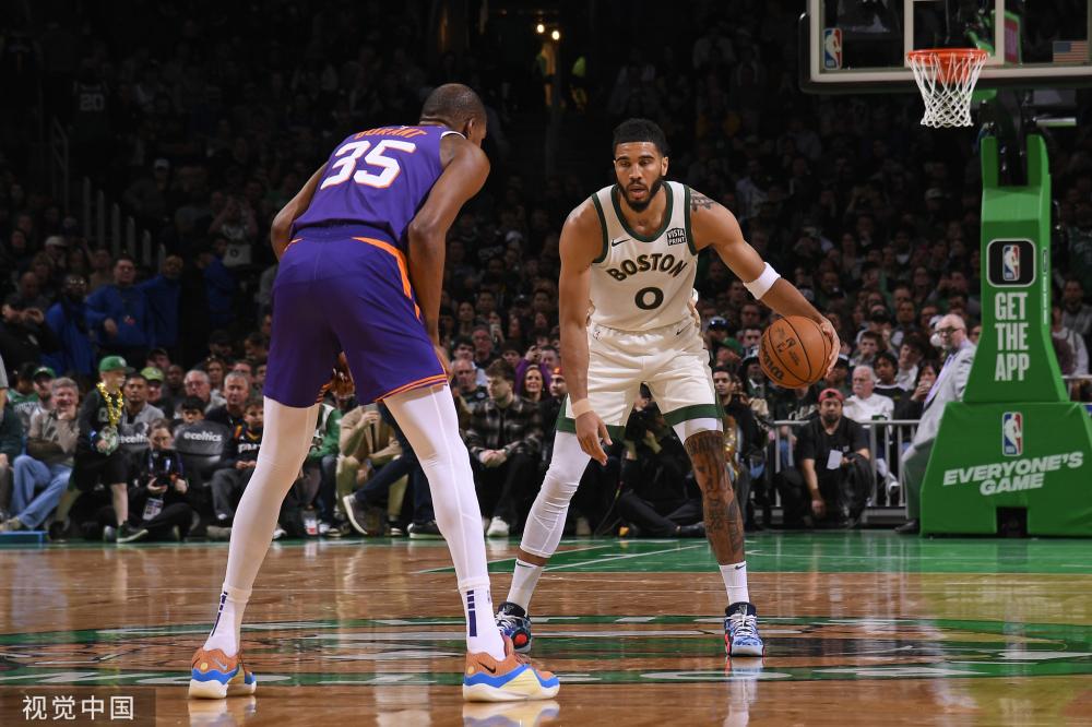 他的教练还 他的教练还